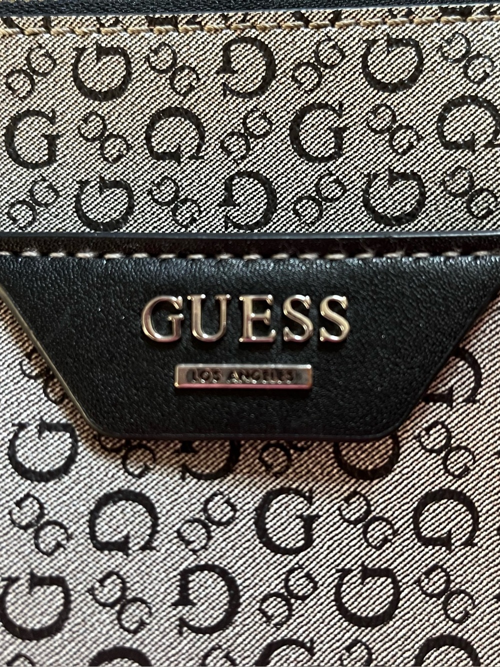 Guess Los Angeles gray/black signature print medium crossbody bag EUC - Picture 3 of 12